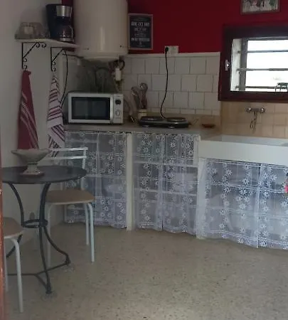 Petite Maison Dans La Campagne A 10 Mn A Pied Du Centre * Arles