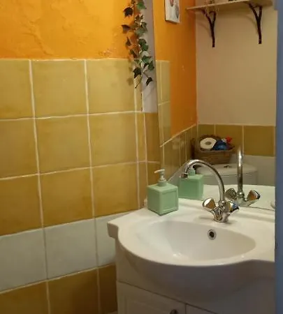 Holiday home Petite Maison Dans La Campagne A 10 Mn A Pied Du Centre Arles