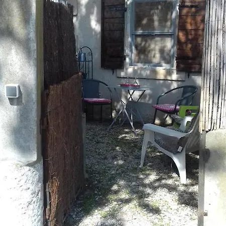 Ferienhaus Petite Maison Dans La Campagne A 10 Mn A Pied Du Centre Arles